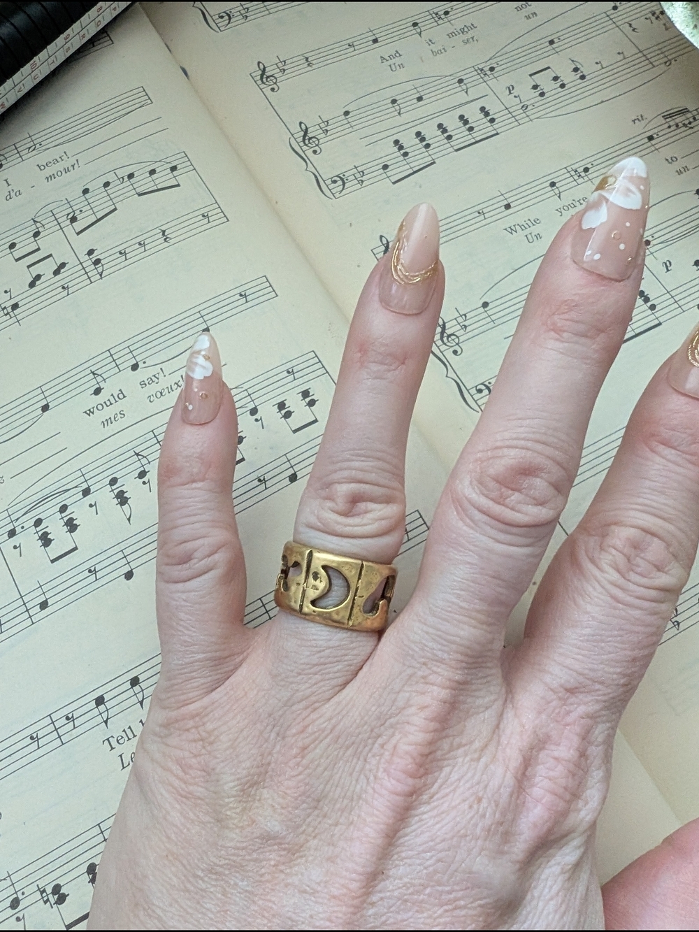 Gold Moon Cutout Band Ring - Goldtone Women's Jewelry Size 6 - Picture 1 of 15